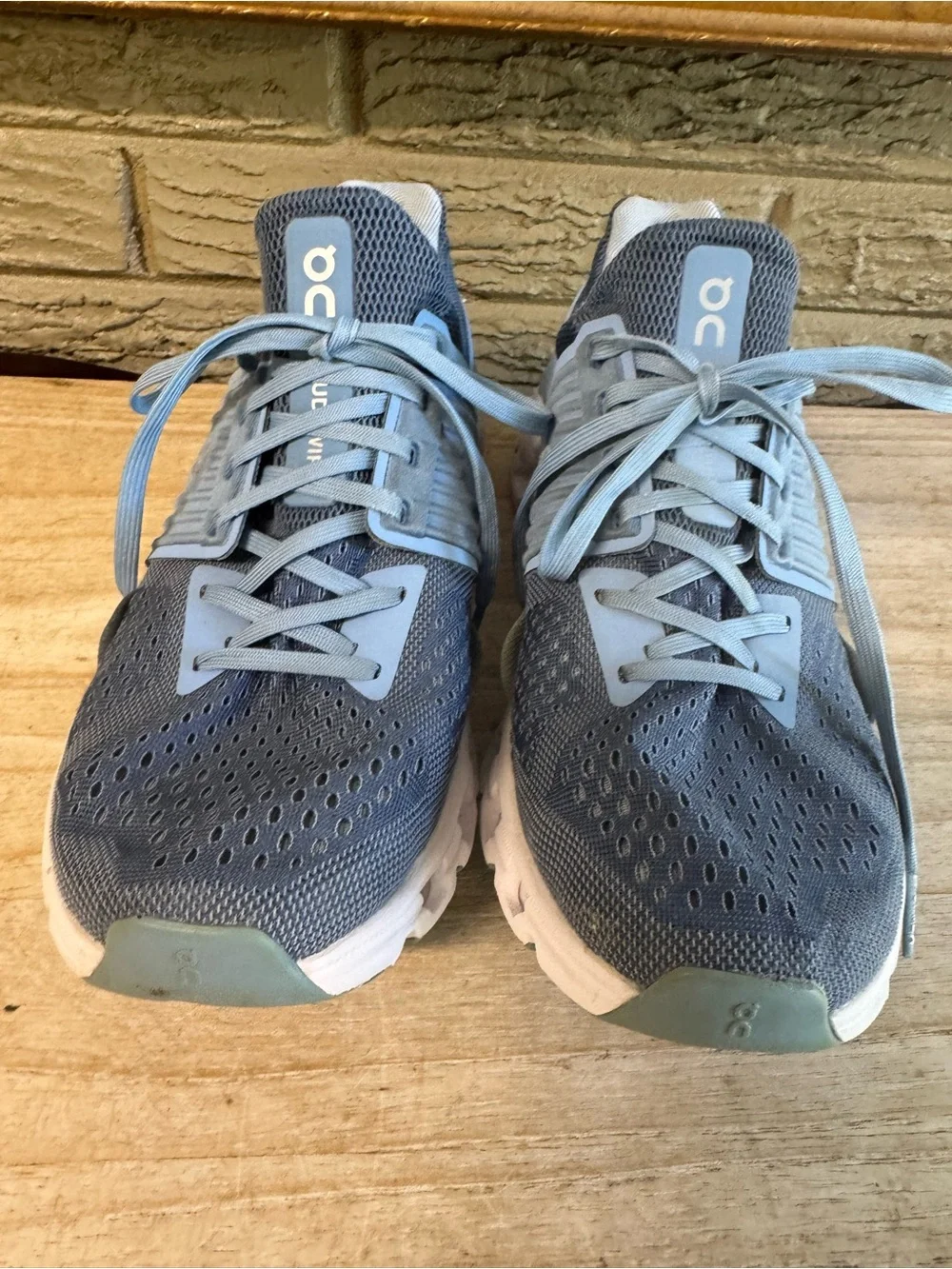 On cloud running shoes women 10